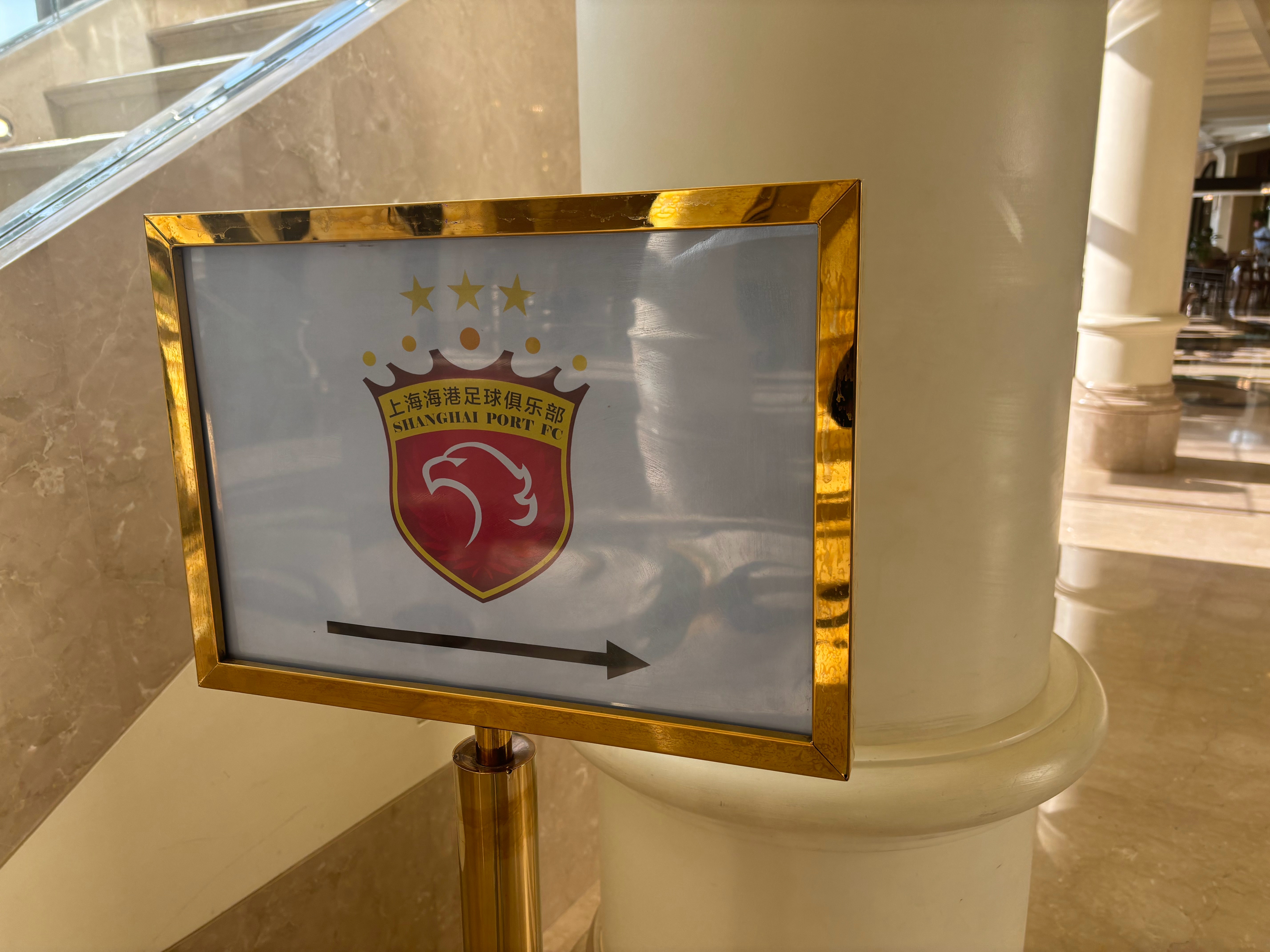 开云网页版-赛前突围战来临，上海海港围绕社区盾再遭质疑，媒体盛赞，身体对抗强度拉满-开云网页版